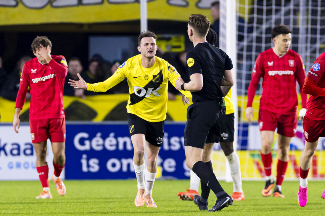 Clint Leemans vraagt om uitleg