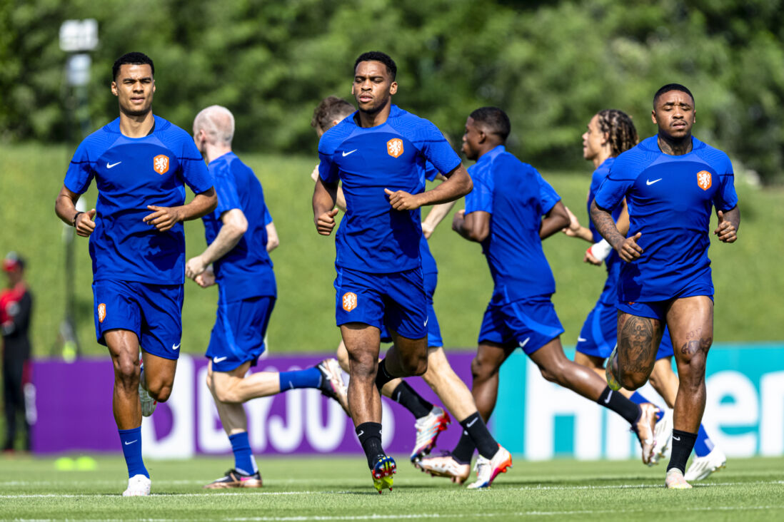 Cody Gakpo Jurrien Timber en Steven Bergwijn in Qatar