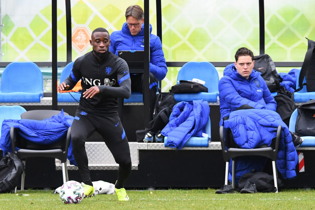 Lutsharel Geertruida tijdens training Jong Oranje