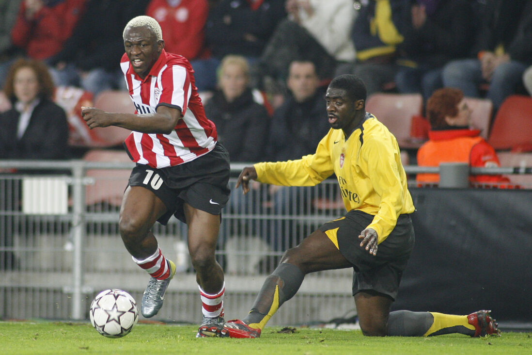 Arouna Koné in duel met Kolo Touré