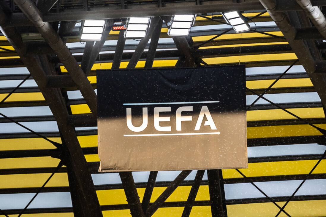 Het logo van de UEFA