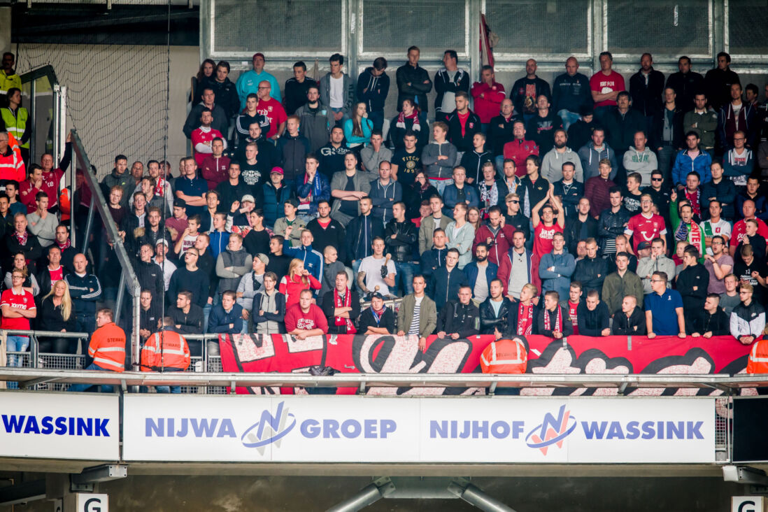 FC Twente gesteund door bomvol uitvak in derby tegen… | Twentefans.nl