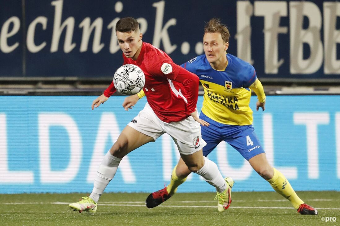 Tasos Douvikas in duel met Erik Schouten