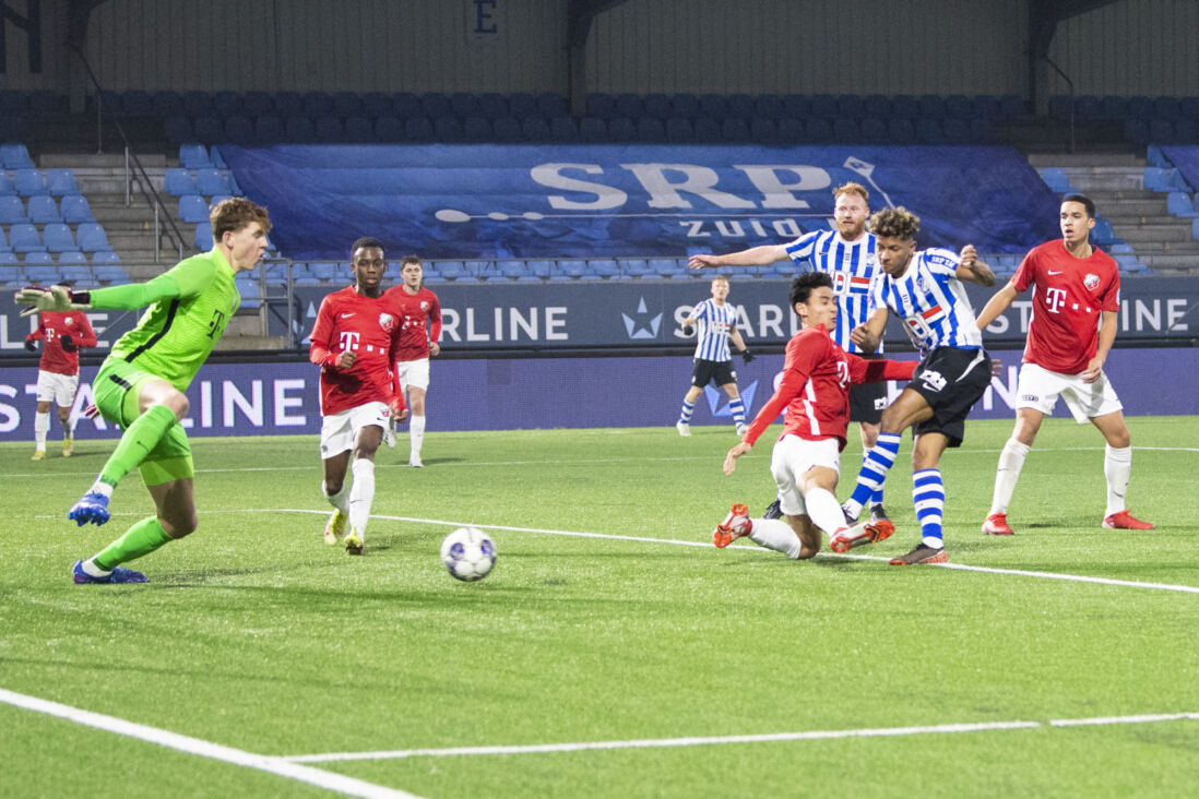 Charles-Andreas Brym scoort de 2-0 namens FC Eindhoven