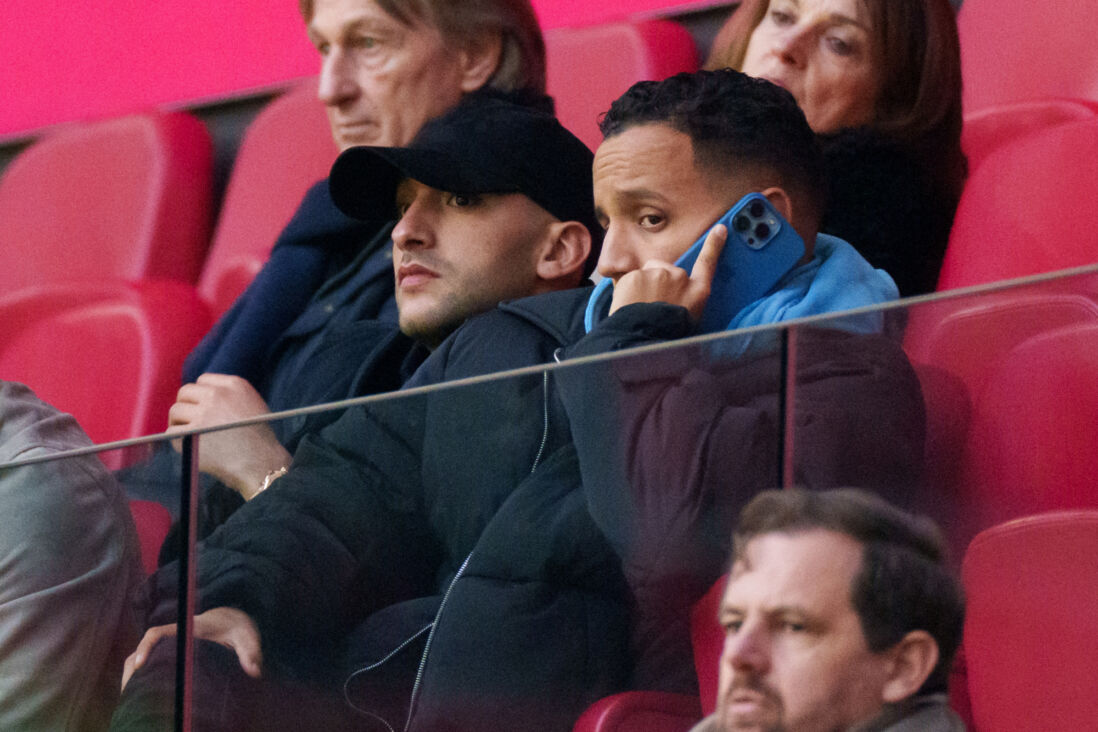 Hakim Ziyech op de tribune bij FC Twente