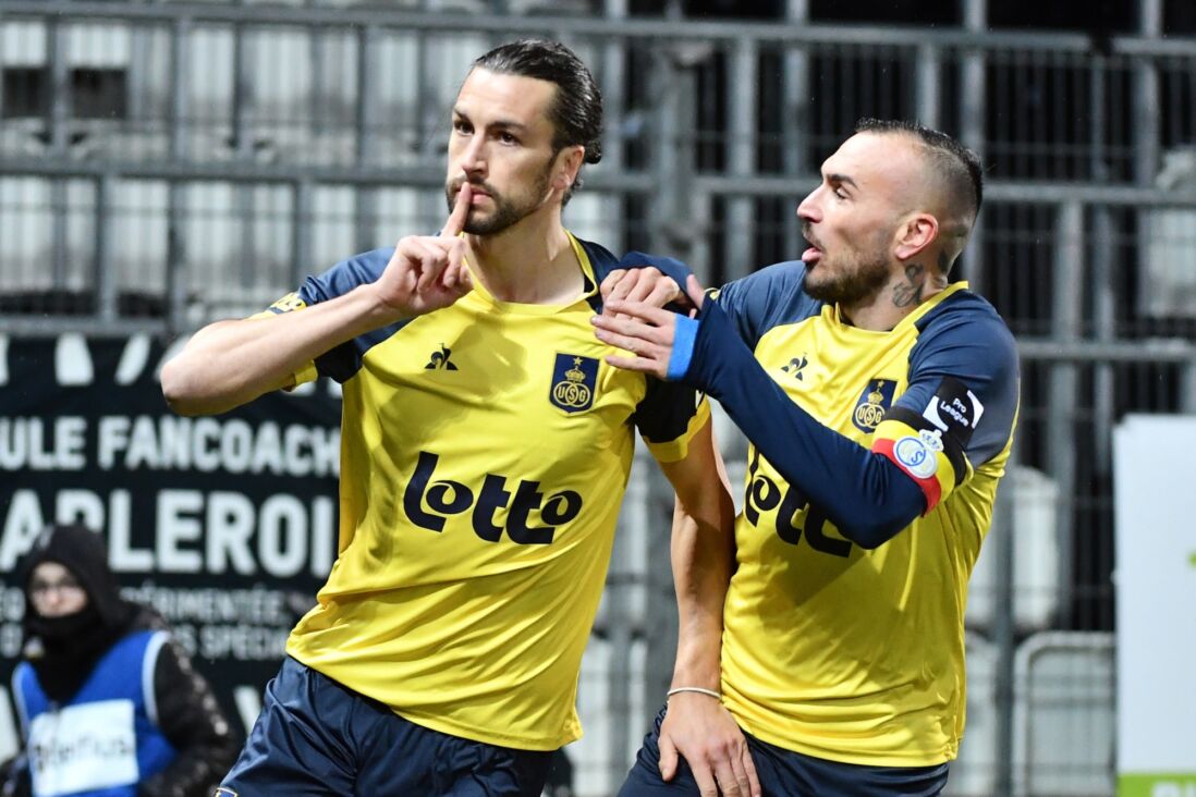 Christian Burgess na een goal