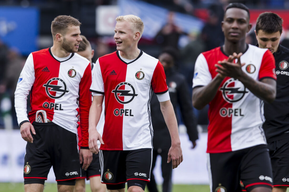 Lucas Woudenberg (midden) in het shirt van Feyenoord