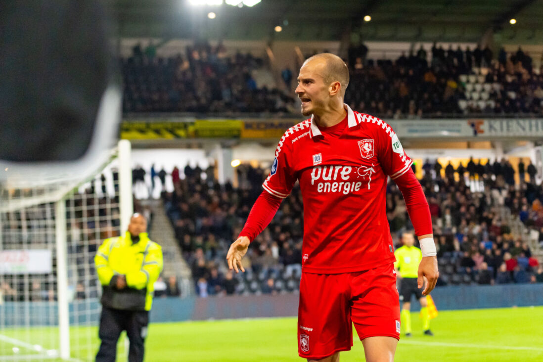 Vaclav Cerny is boos op de Heracles-supporters