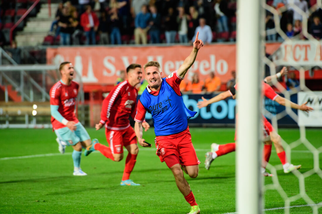 Michal Sadílek viert behalen Europees Voetbal