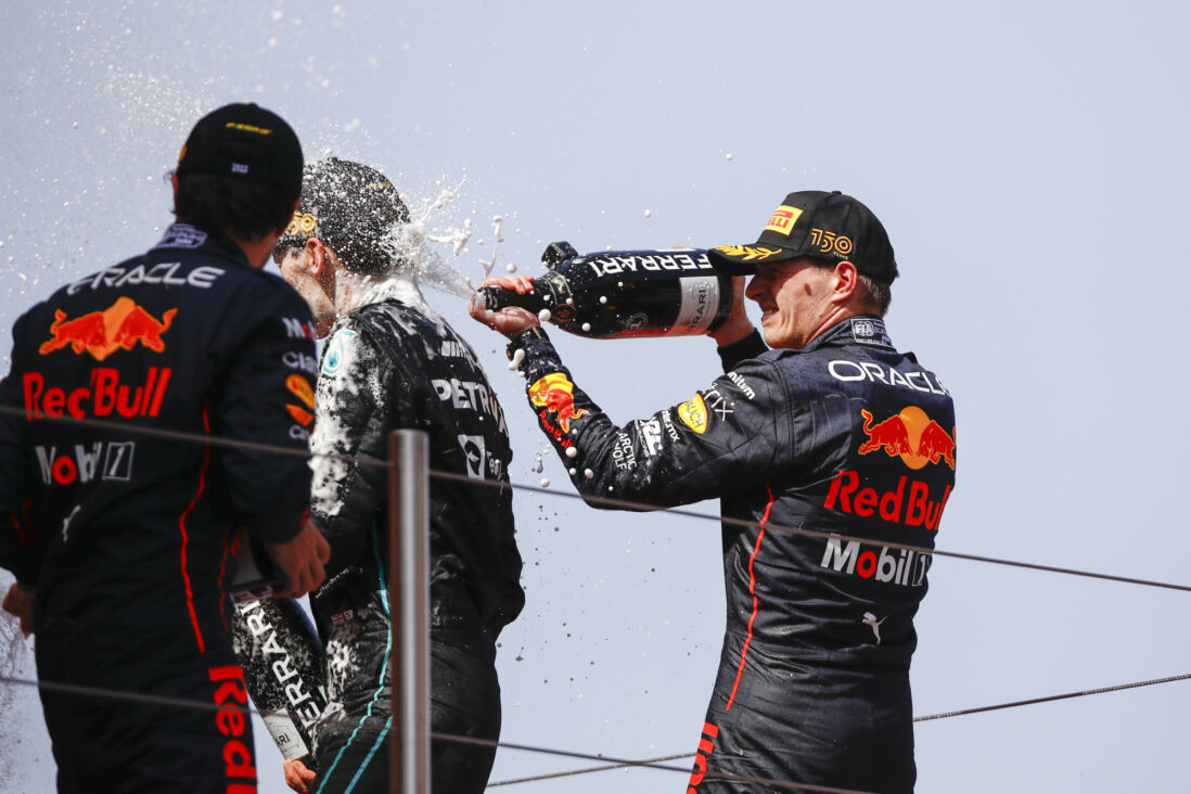 Max Verstappen viert zijn overwinning in Spanje