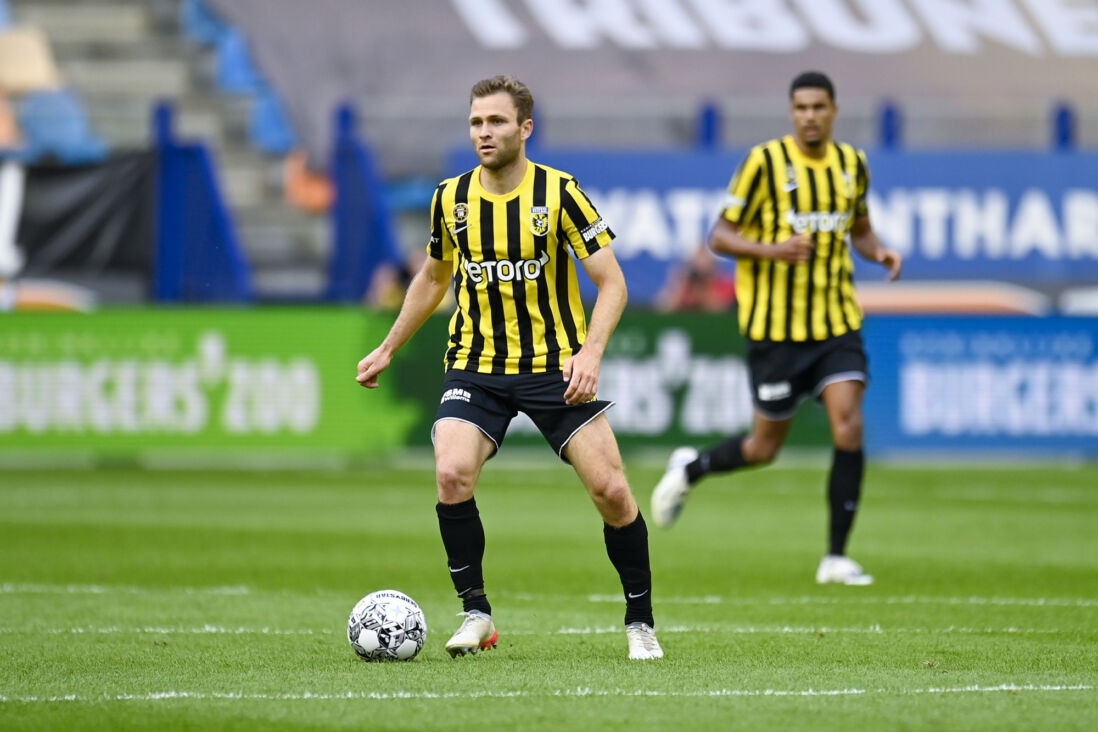 Sondre Tronstad in actie voor Vitesse