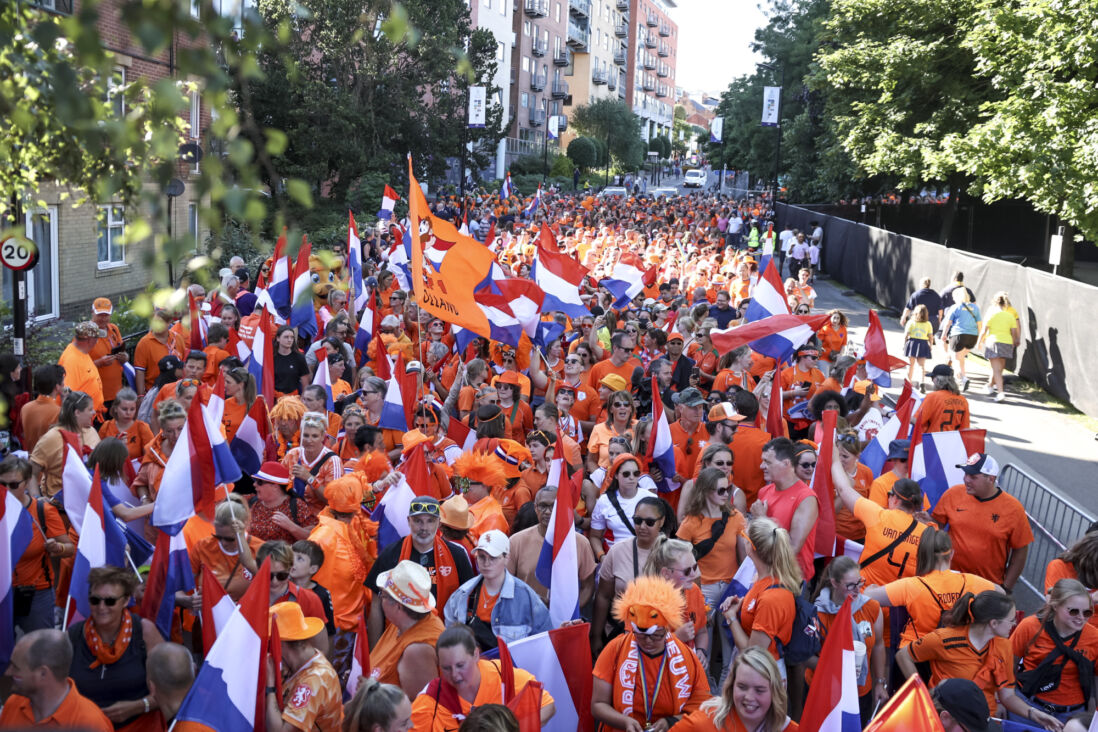 Fans van de OranjeLeeuwinnen in Sheffield