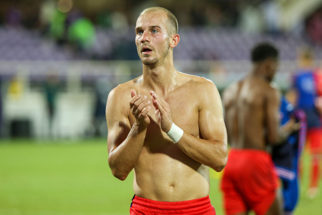 Vaclav Cerny bedankt de supporters