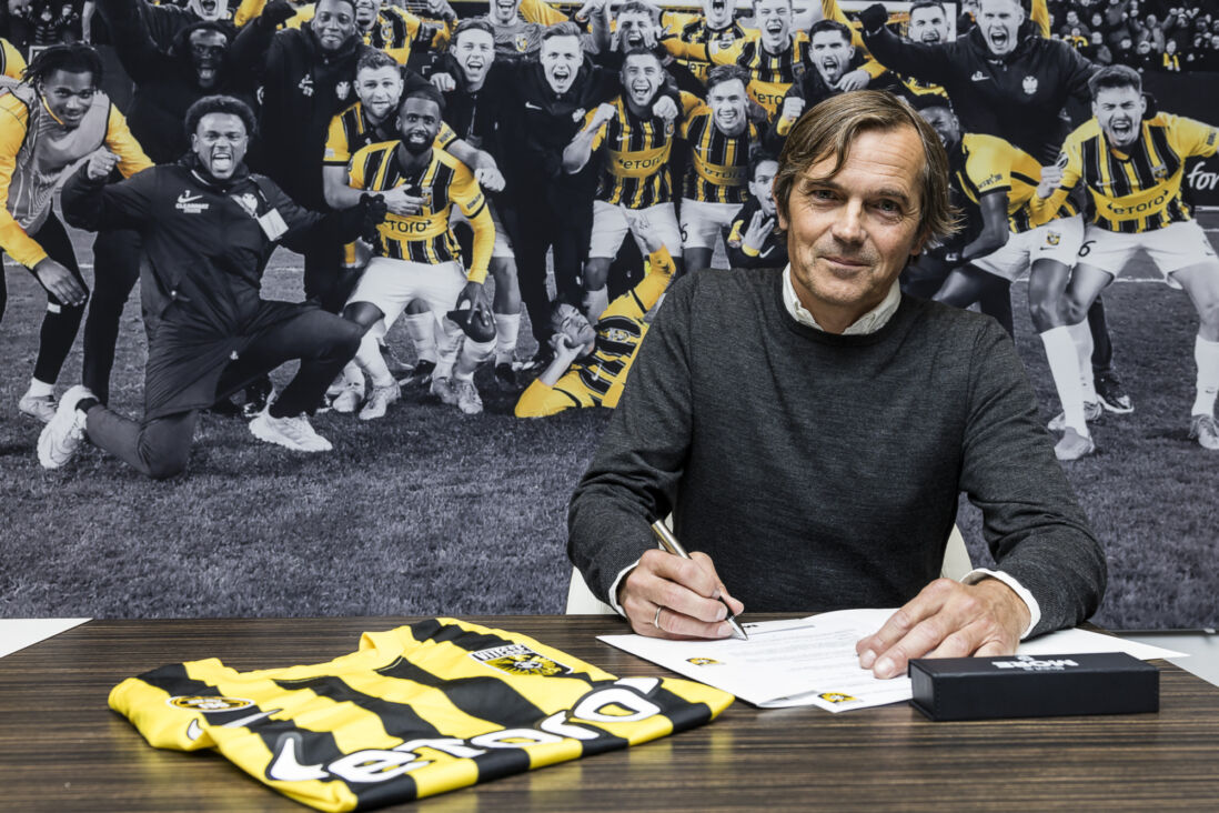 Phillip Cocu tekent bij Vitesse