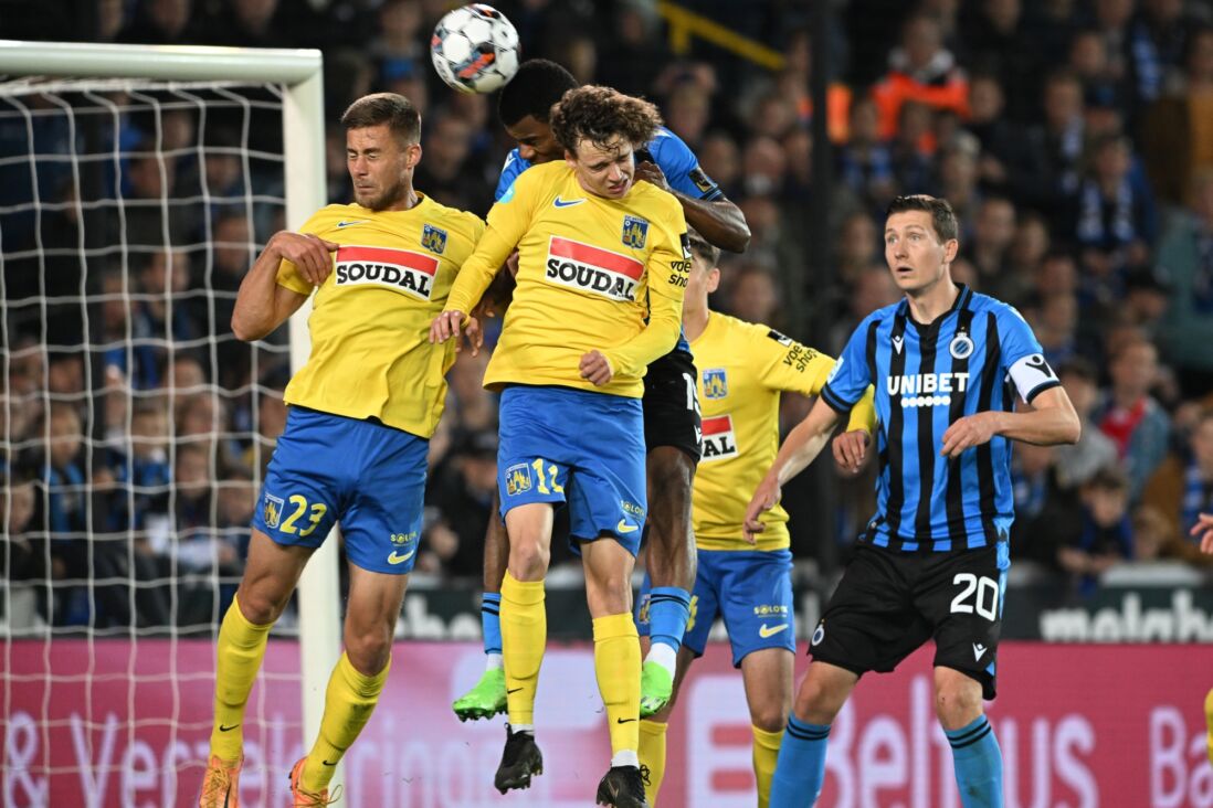 Maxim De Cuyper in actie tegen Club Brugge