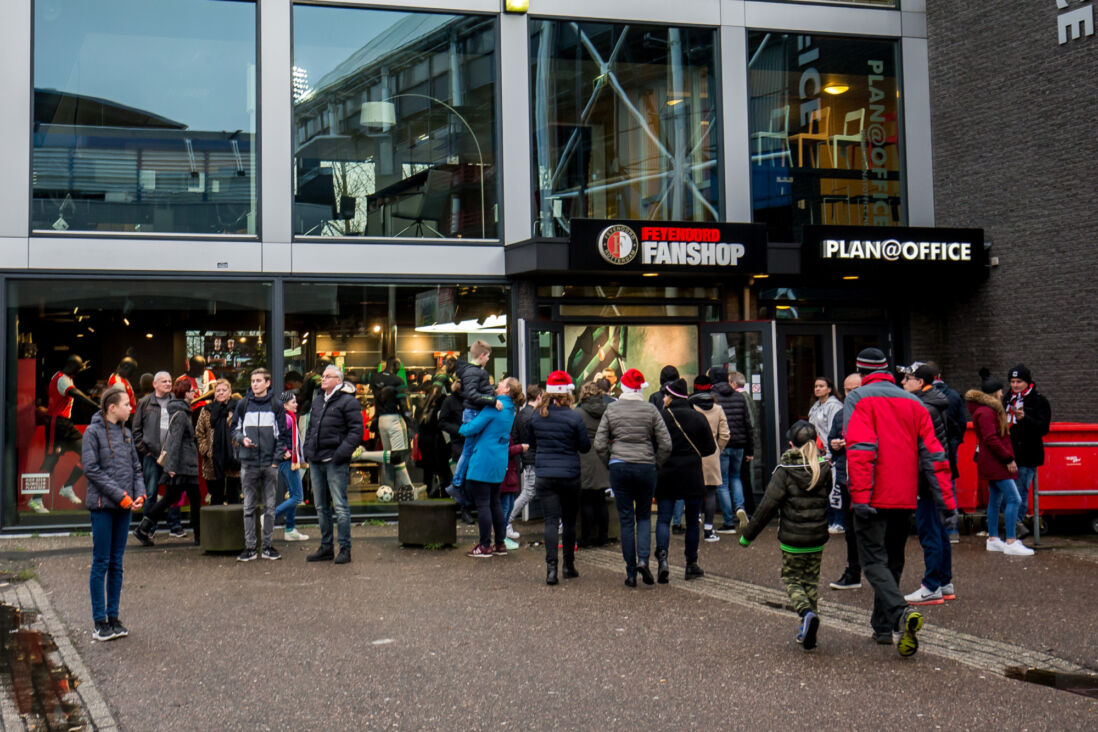 Feyenoord Fanshop rondom De Kuip