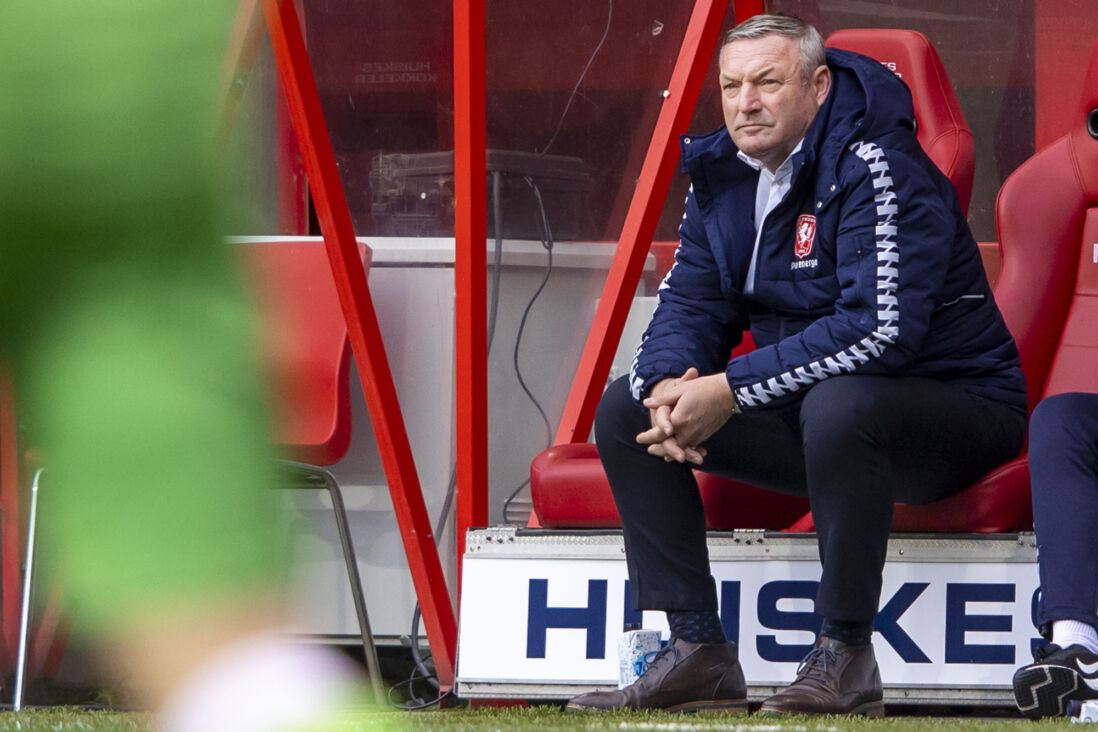 Ron Jans op de bank bij FC Twente