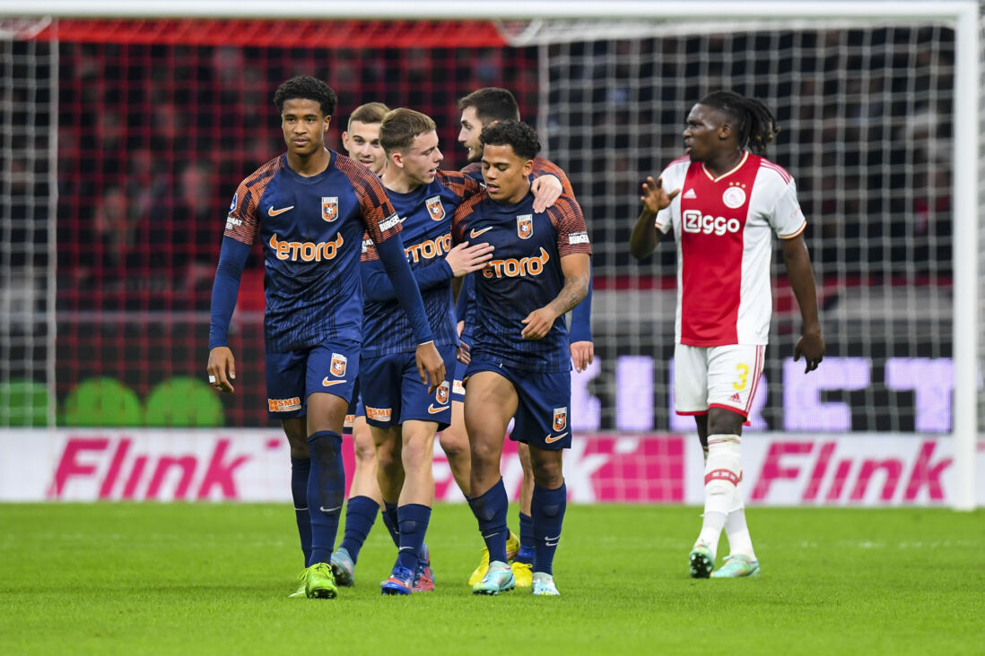 Vitesse viert feest in Amsterdam na een doelpunt