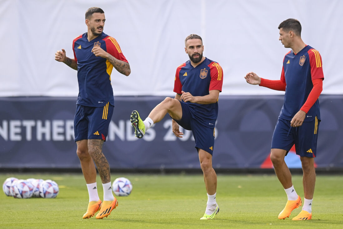 Dani Carvajal op het trainingsveld bij Spanje