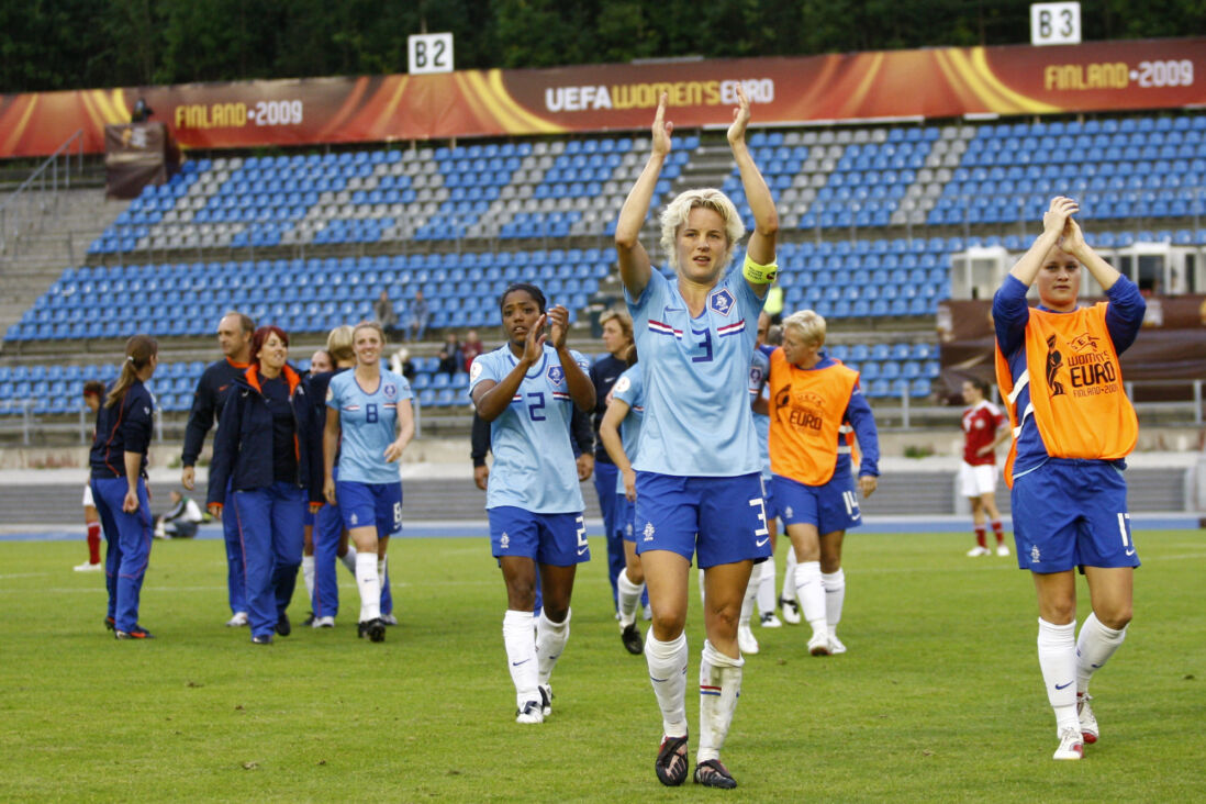 Daphne Koster en Sherida Spitse (rechts) op het EK van 2009