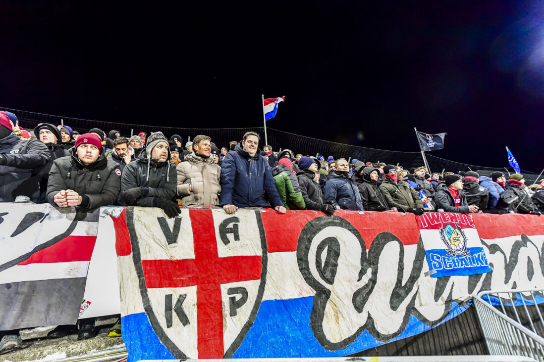 FC Twente-supporters in het uitvak bij Bodø/Glimt