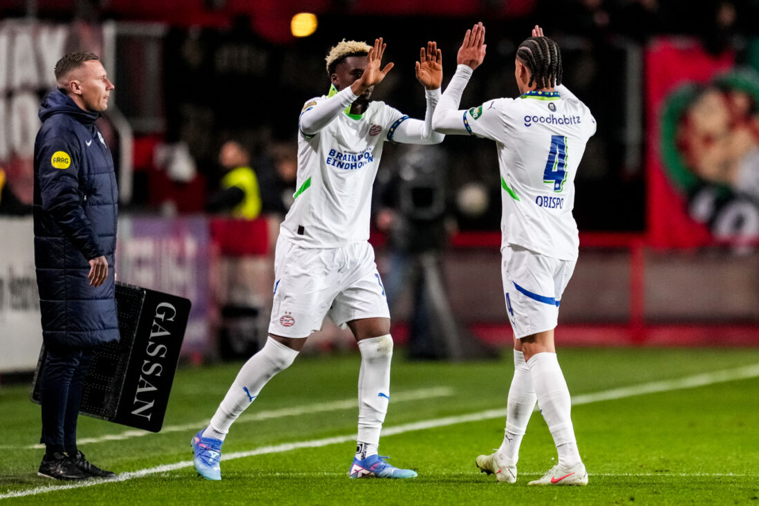 Adamo Nagalo verving Armando Obispo bij PSV tegen FC Twente