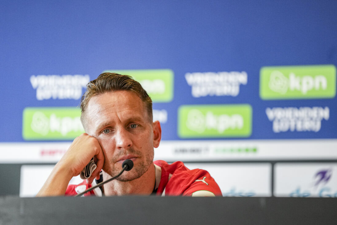 Luuk de Jong op een persconferentie