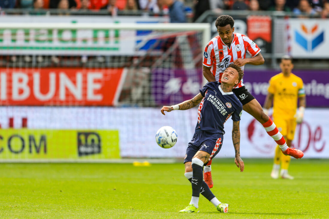 Marvin Young in duel met Noa Lang