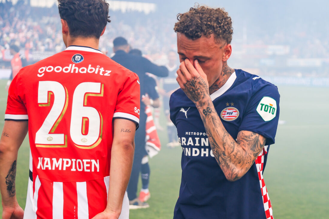 Noa Lang na de behaalde landstitel van PSV