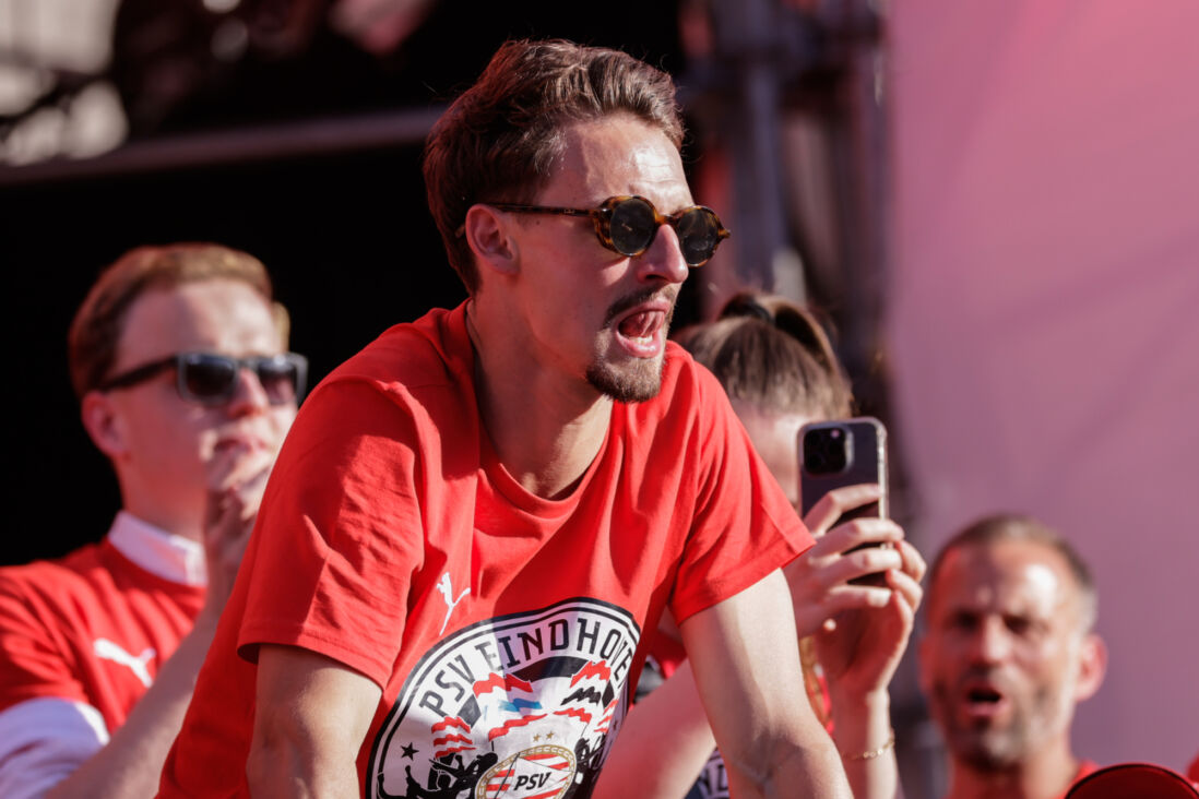 Een geëmotioneerde Olivier Boscagli tijdens de huldiging van PSV