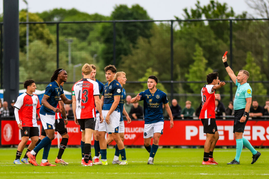 Jan Plug heeft een rode kaart gekregen bij Feyenoord Onder 21
