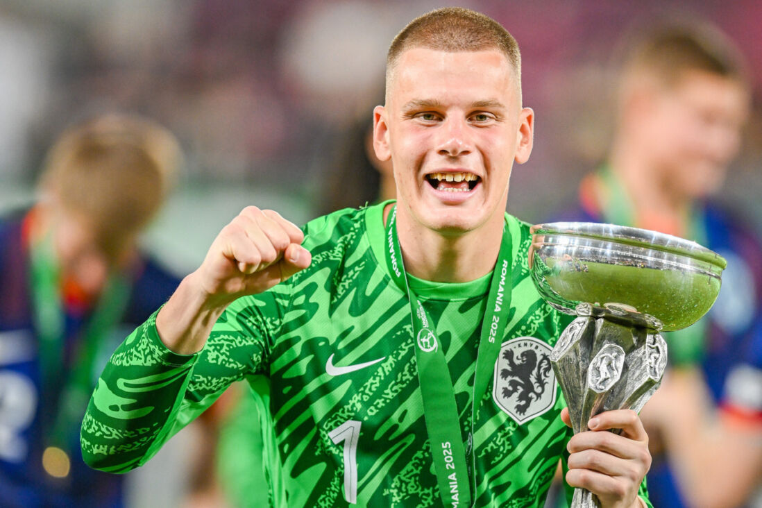 Joeri Heerkens met de EK-trofee