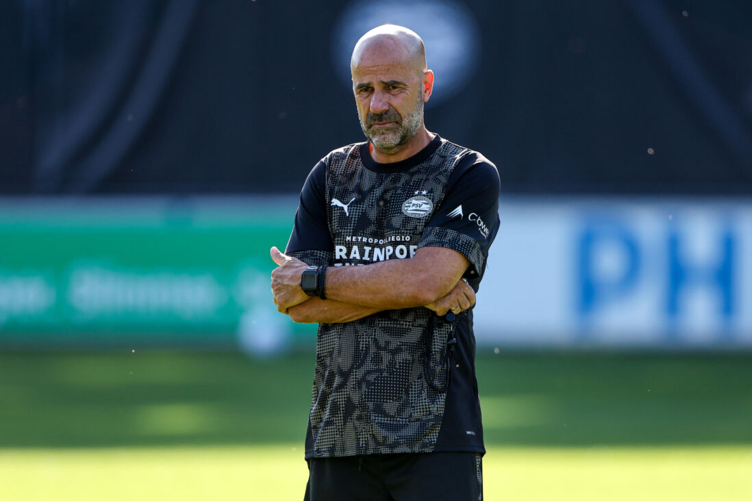 Peter Bosz op de eerste training van PSV