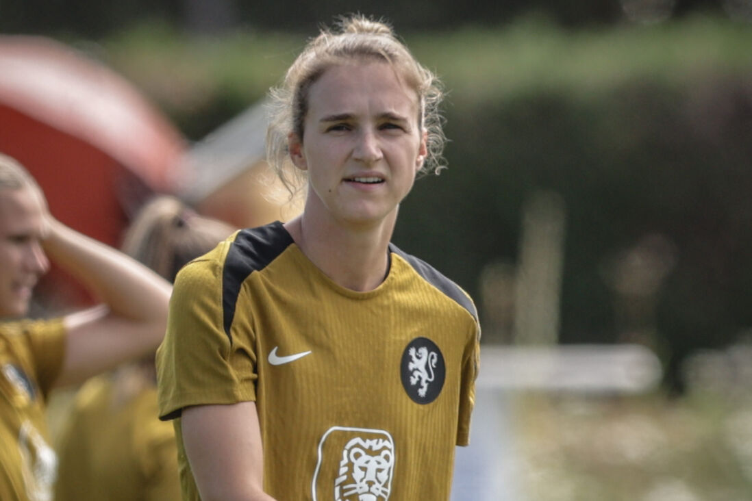 Vivianne Miedema op de training van de OranjeLeeuwinnen