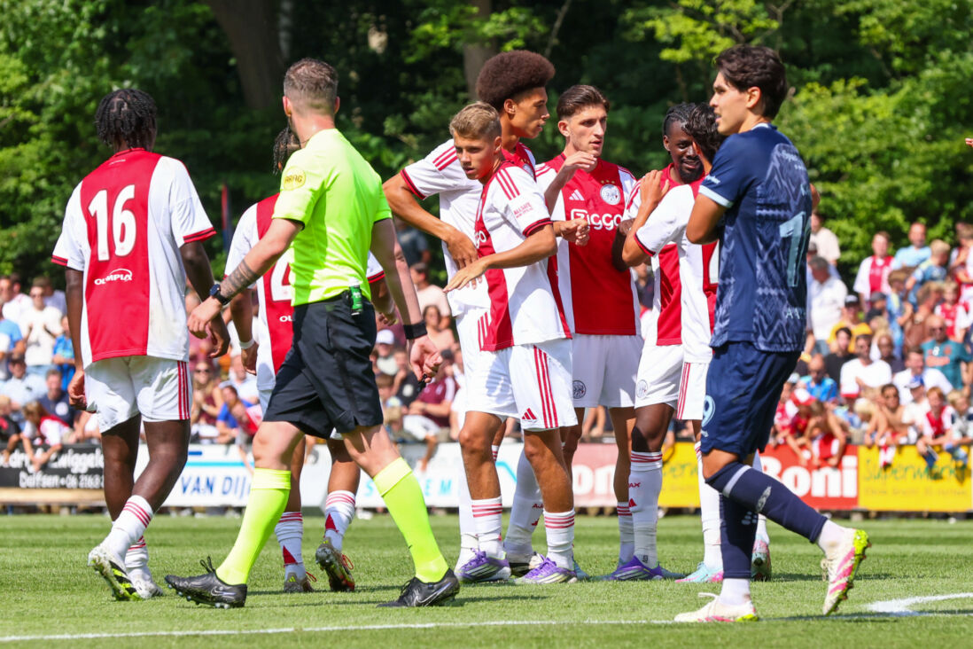 Ajax viert treffer