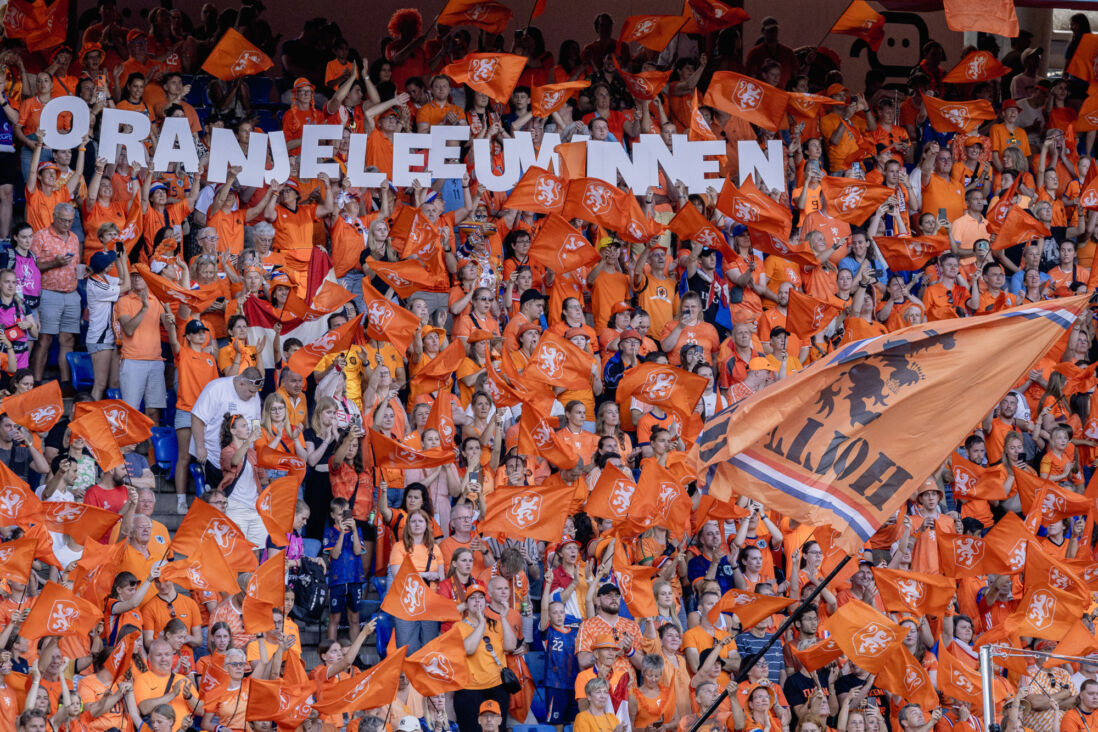 Fans van de OranjeLeeuwinnen in Bazel