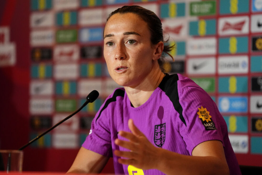 Lucy Bronze op de persconferentie