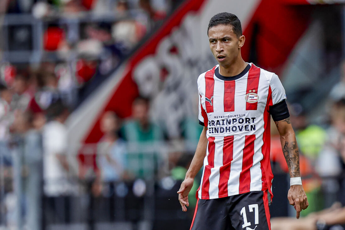 Mauro Júnior namens PSV