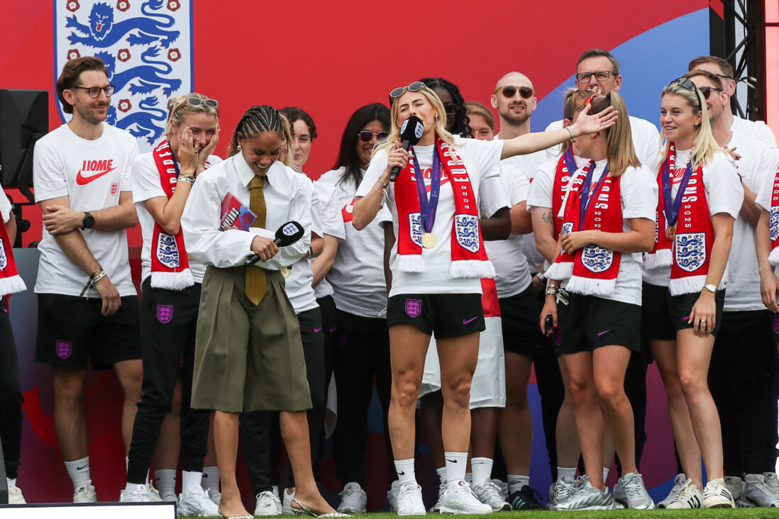 Chloe Kelly tijdens de huldiging van Engeland