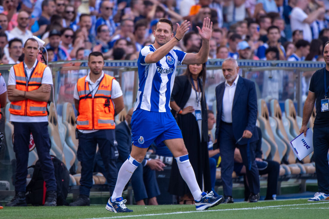 Luuk de Jong bij zijn presentatie bij FC Porto