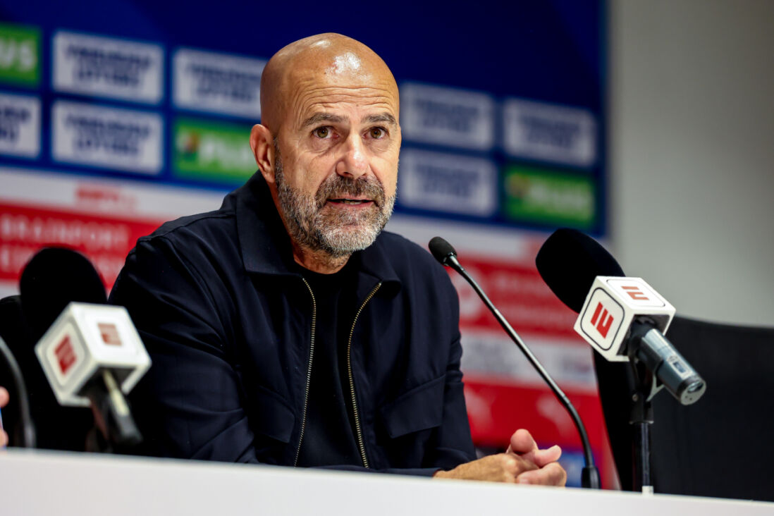 Peter Bosz op de persconferentie