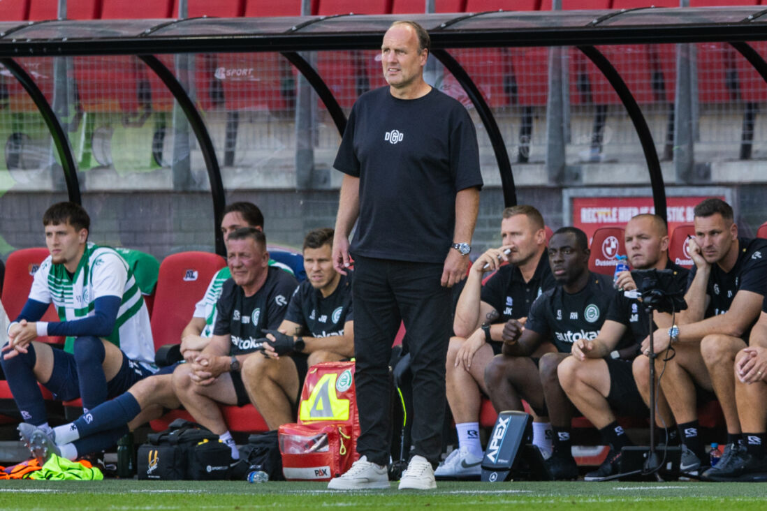 Dick Lukkien langs de zijlijn