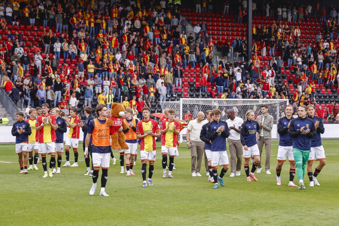 Spelers van Go Ahead Eagles in de Adelaarshorst