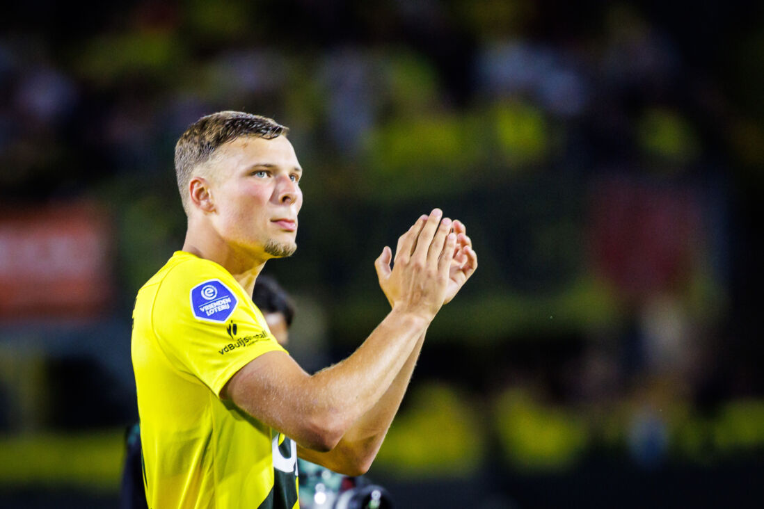 Sydney van Hooijdonk bedankt het publiek