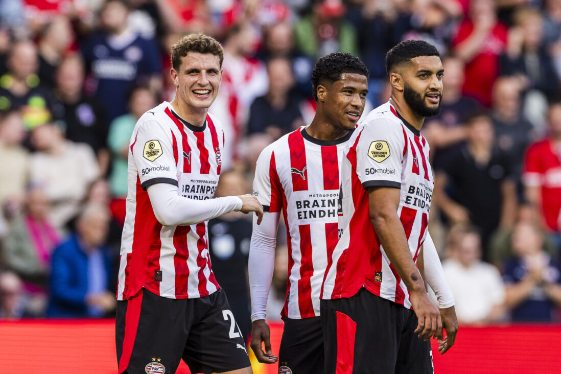 Ismael Saibari samen met Guus Til en Ryan Flamingo