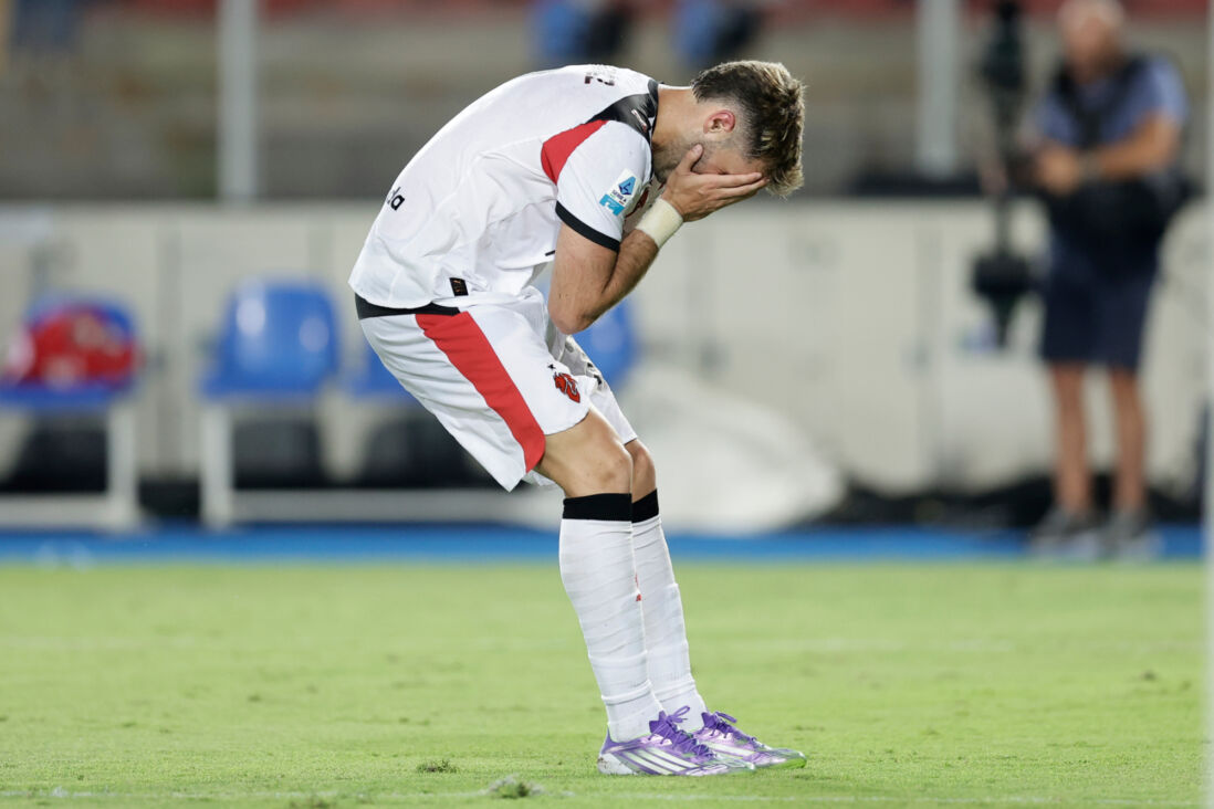 Santiago Giménez baalt bij AC Milan