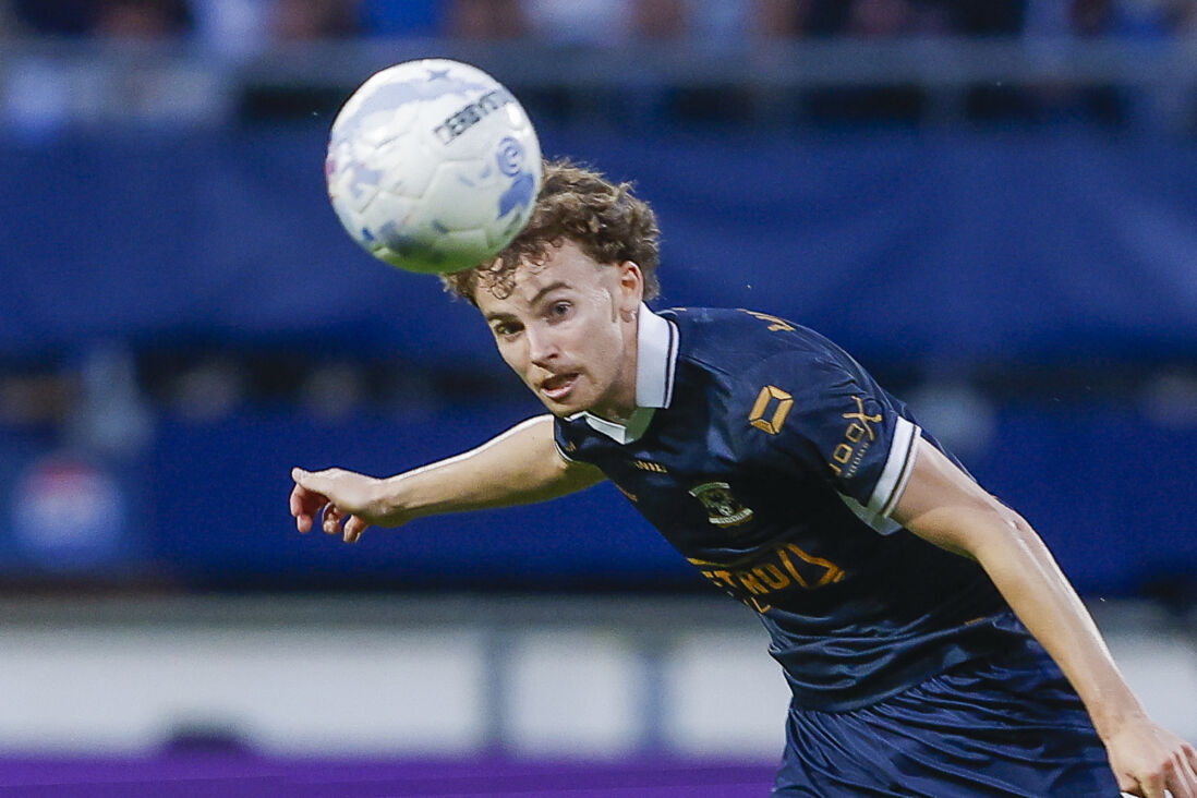 Jakob Breum kopt de bal