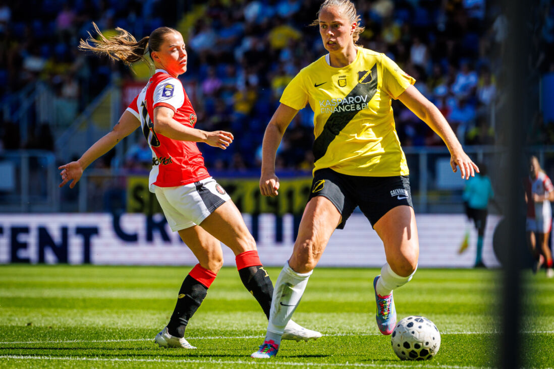 Lynn Verhoef in actie namens NAC Breda tegen Feyenoord