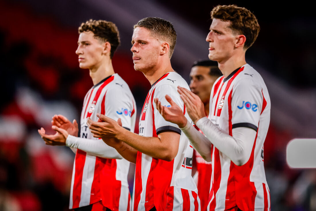 Ruben van Bommel, Joey Veerman en Guus Til balen van de nederlaag tegen Union Sint-Gillis