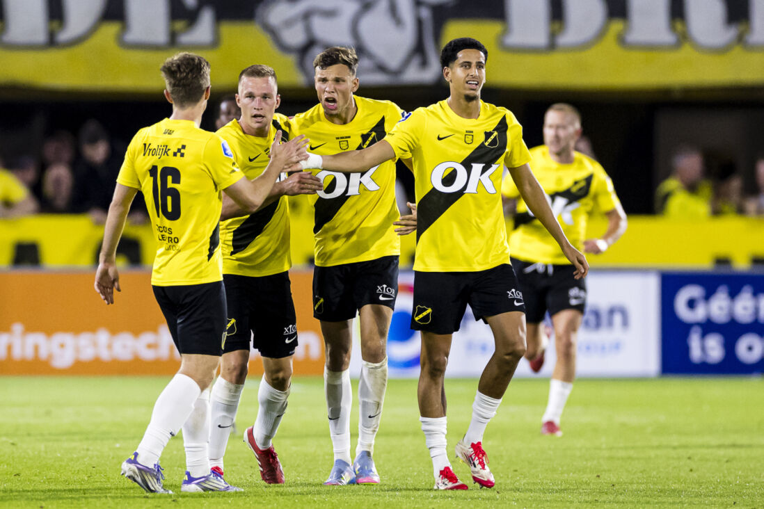 NAC-spelers vieren een doelpunt